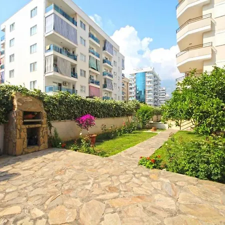 Просторная Квартира С Бассейном Apartman *