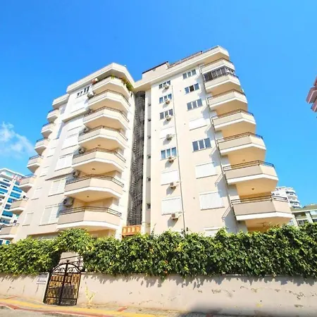 Просторная Квартира С Бассейном Apartament