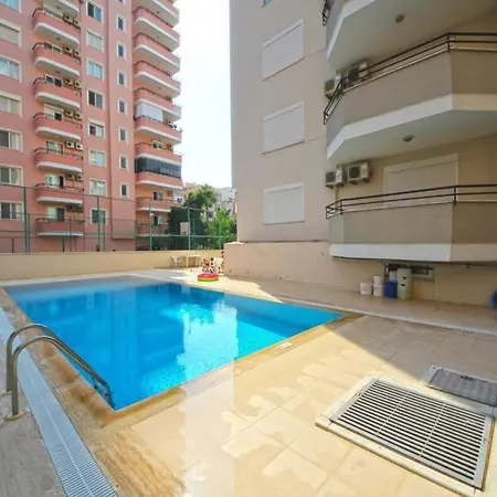 Просторная Квартира С Бассейном Apartament